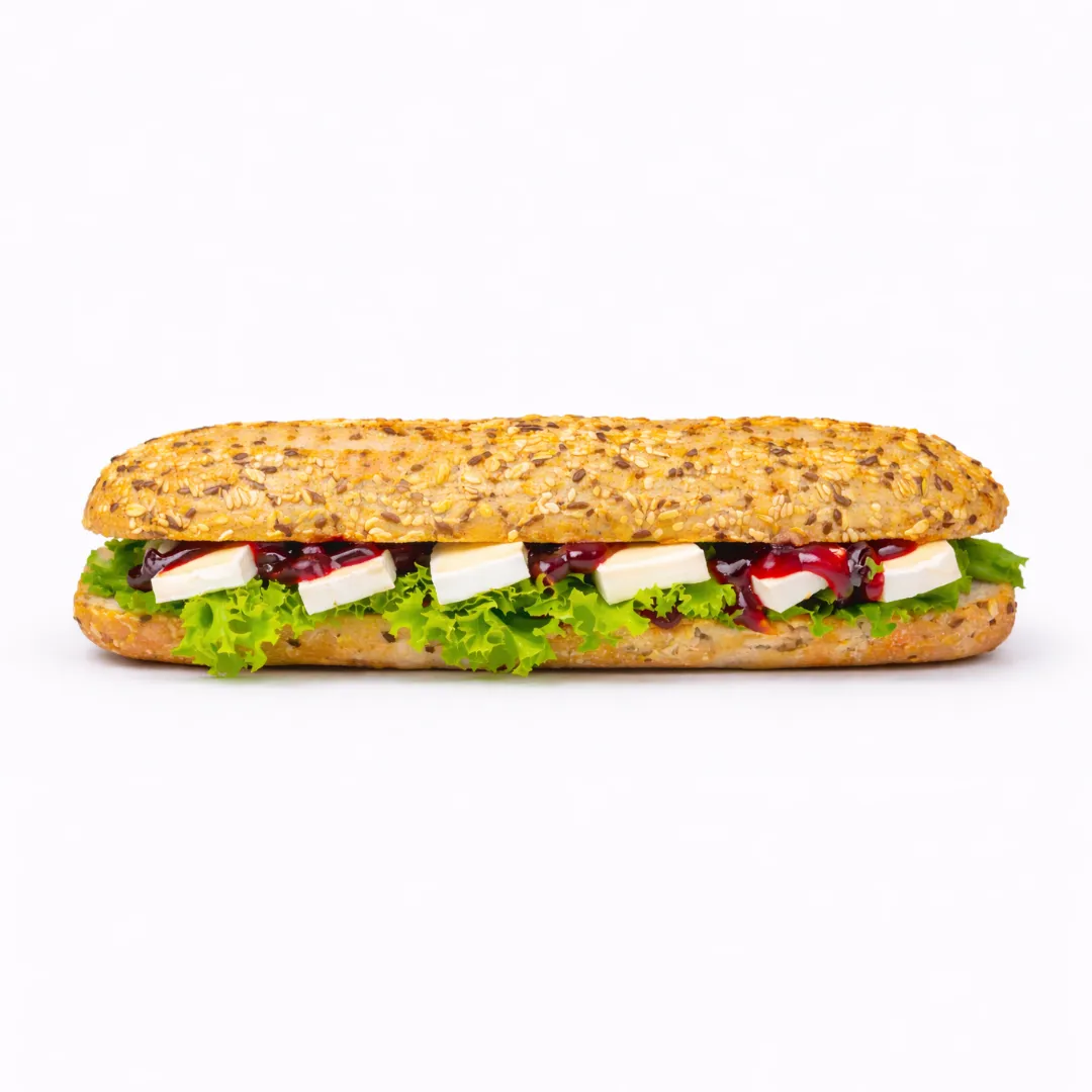 Bagietka z serem camembert i żurawiną