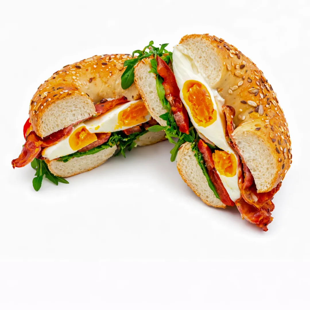 Bajgiel z jajkiem i boczkiem - hover