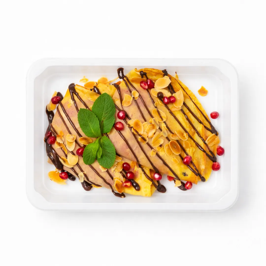 Naleśniki z konfiturą truskawkową i sosem czekoladowym