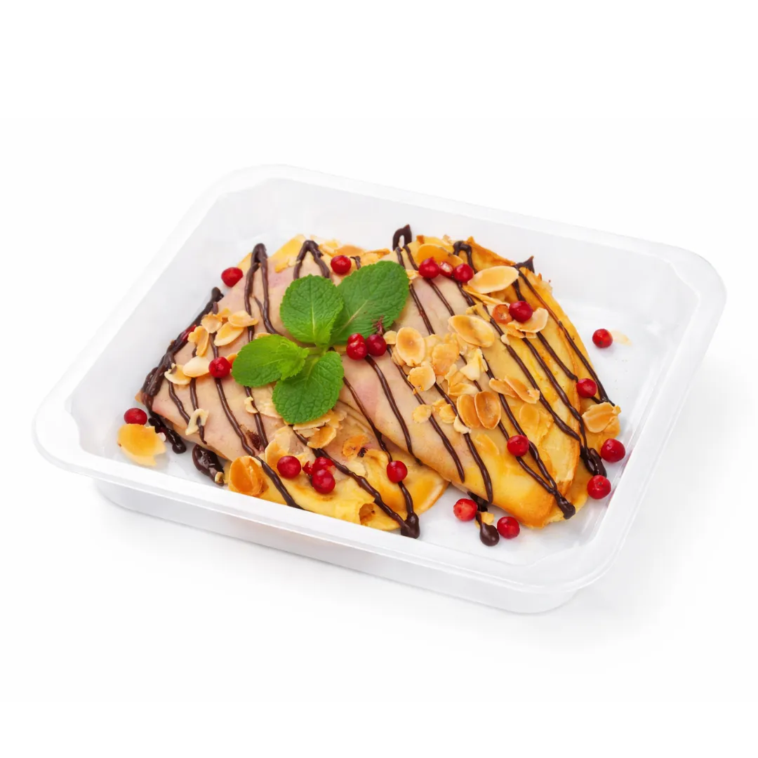 Naleśniki z konfiturą truskawkową i sosem czekoladowym - hover