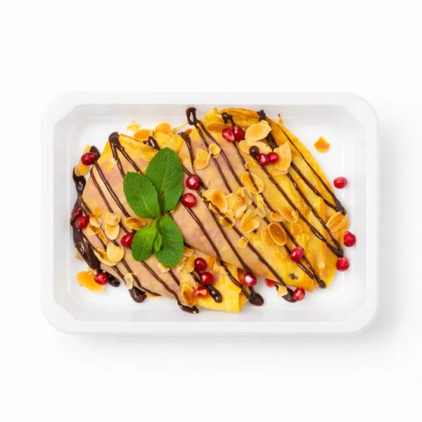 Naleśniki z konfiturą truskawkową i sosem czekoladowym